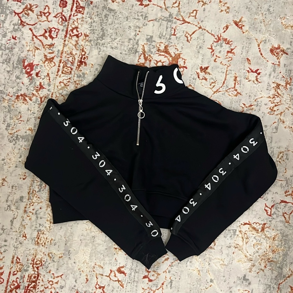 304 crop sweater
